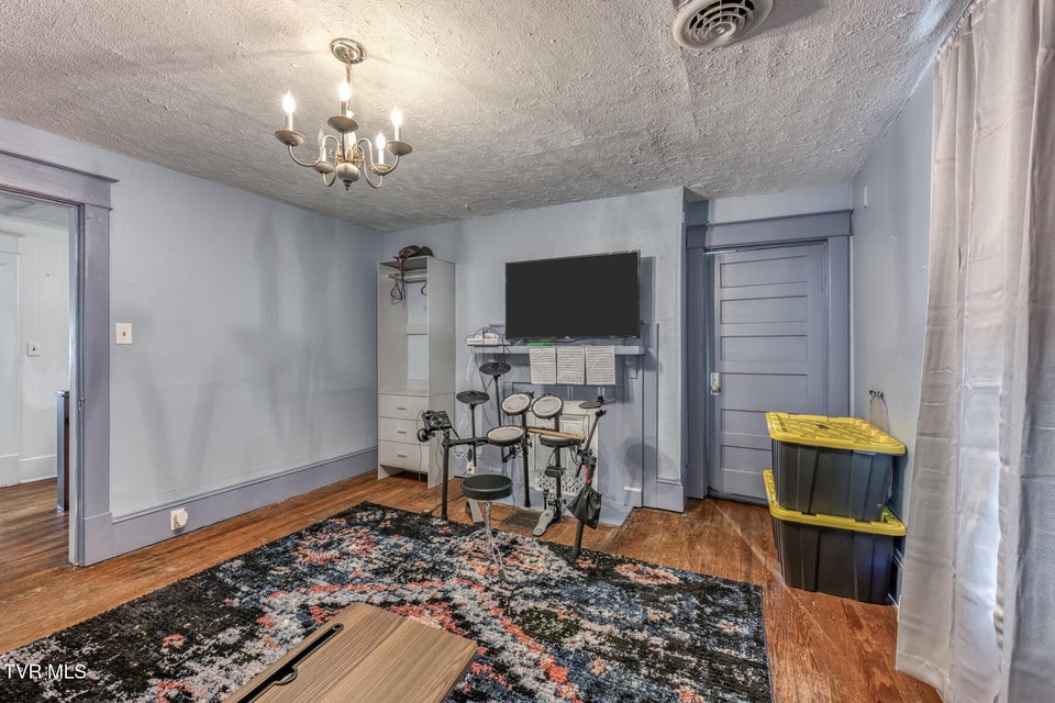 Photo #29: 440 Love Street