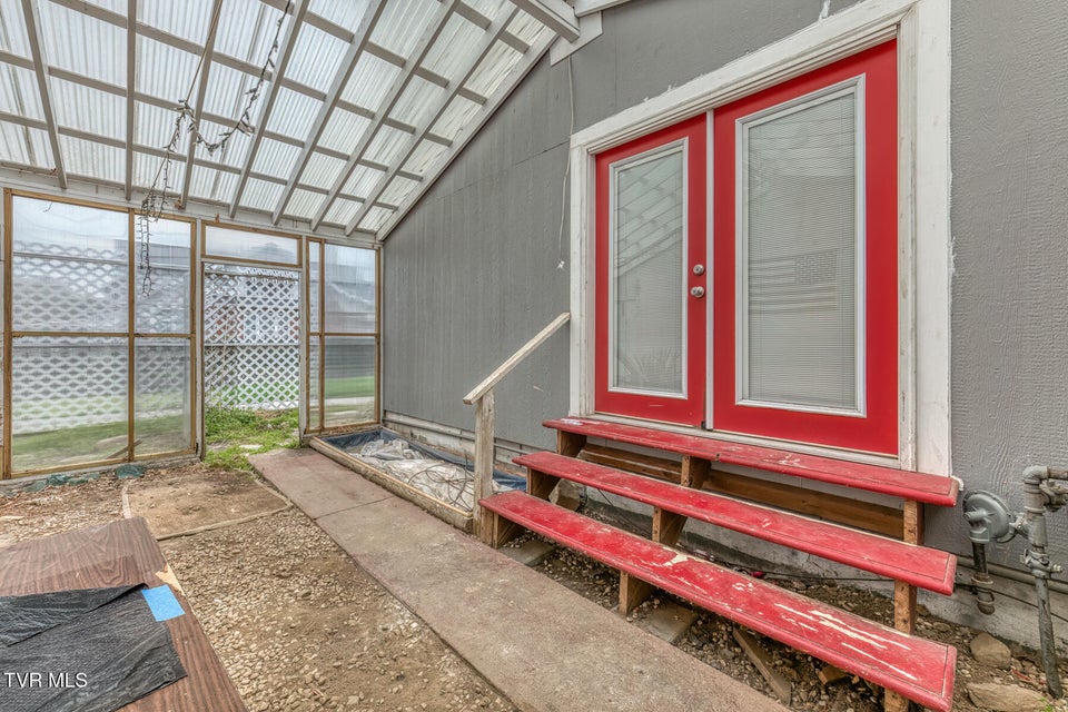 Photo #31: 440 Love Street