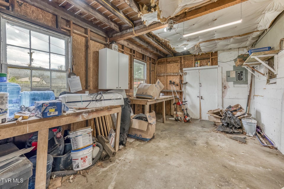 Photo #32: 440 Love Street