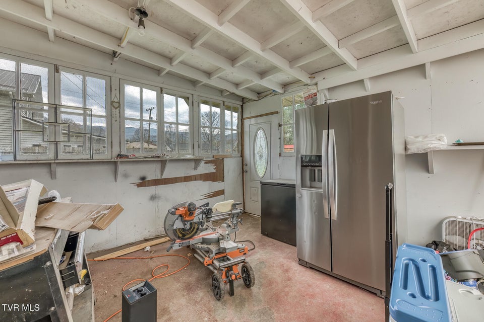 Photo #35: 440 Love Street