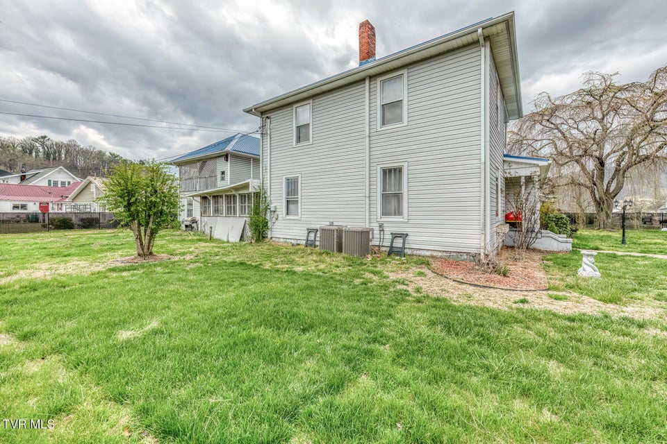 Photo #39: 440 Love Street