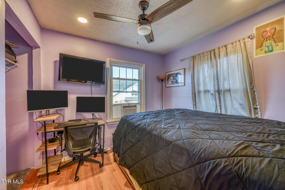 Photo #51: 440 Love Street