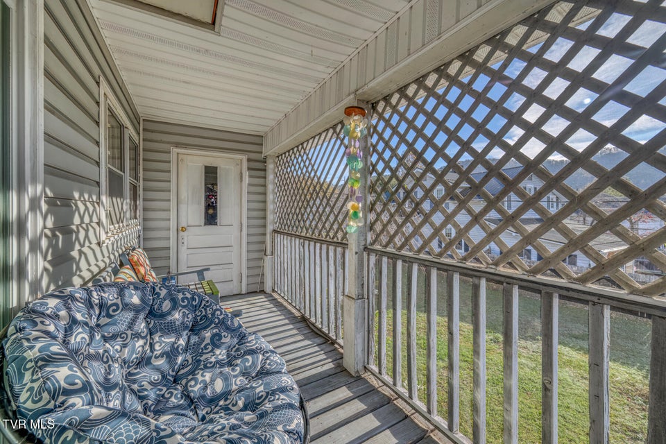 Photo #55: 440 Love Street