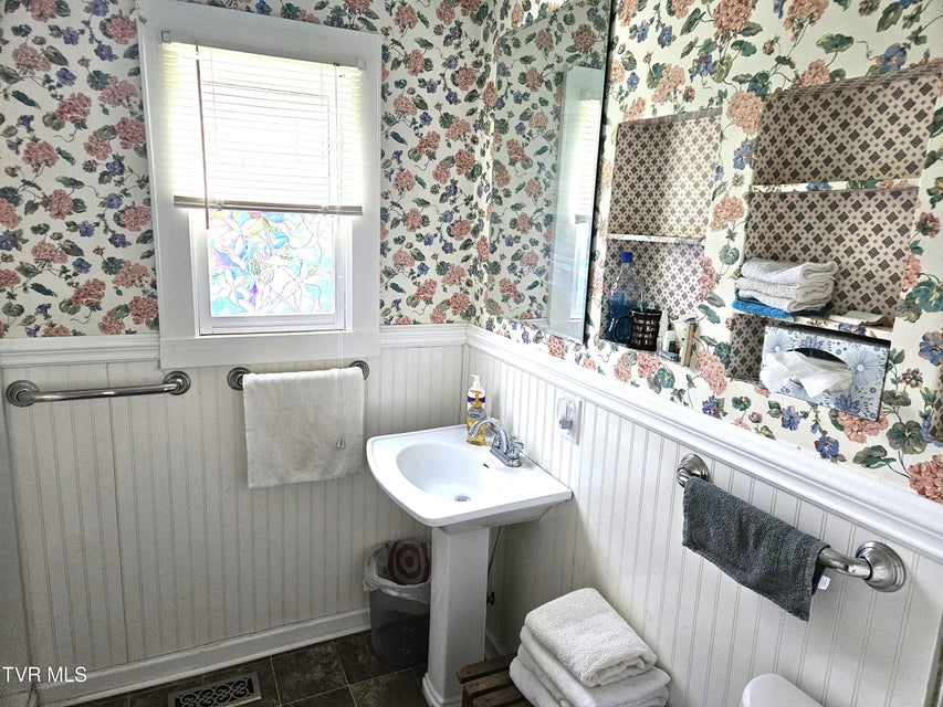 Photo #14: 205 Boyd Street