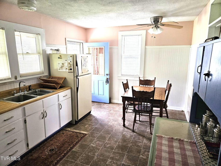 Photo #7: 205 Boyd Street