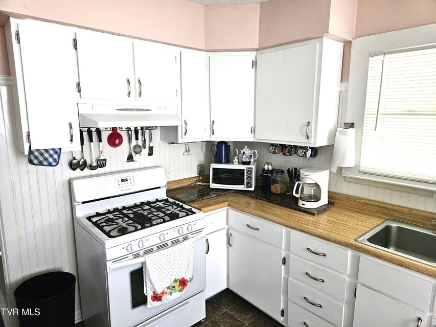 Photo #8: 205 Boyd Street