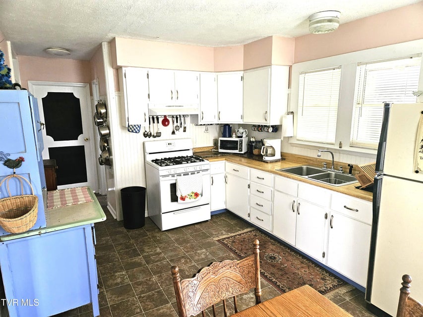 Photo #9: 205 Boyd Street