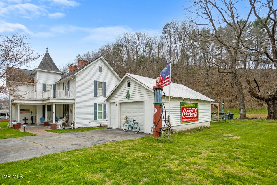 Photo #9: 21786 Monroe Road