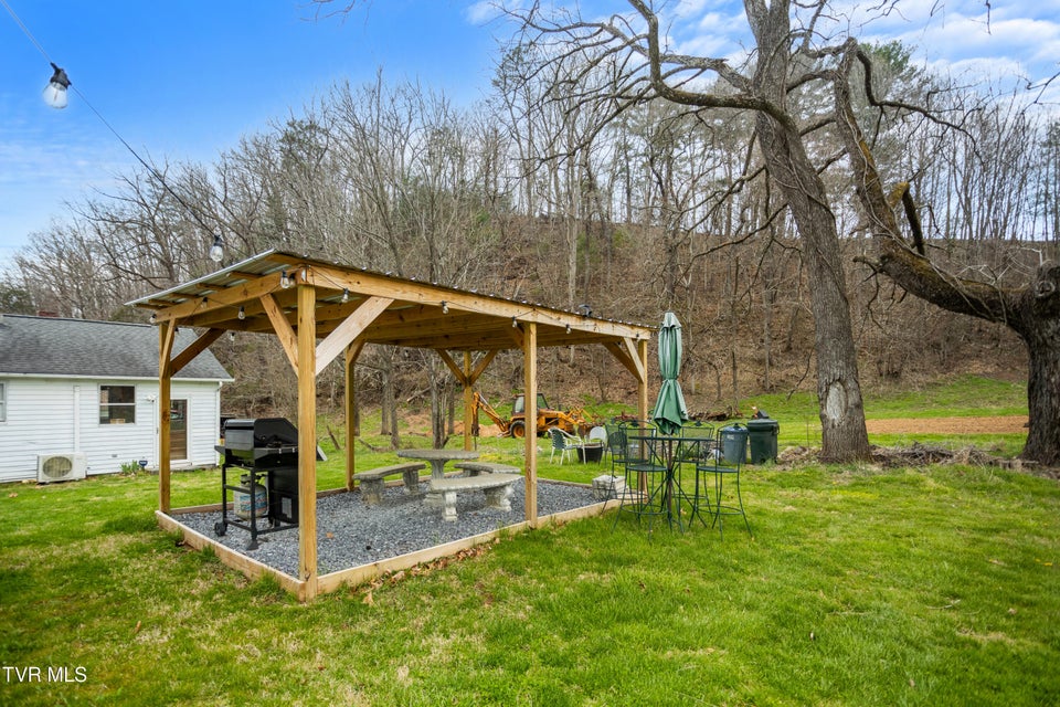 Photo #10: 21786 Monroe Road