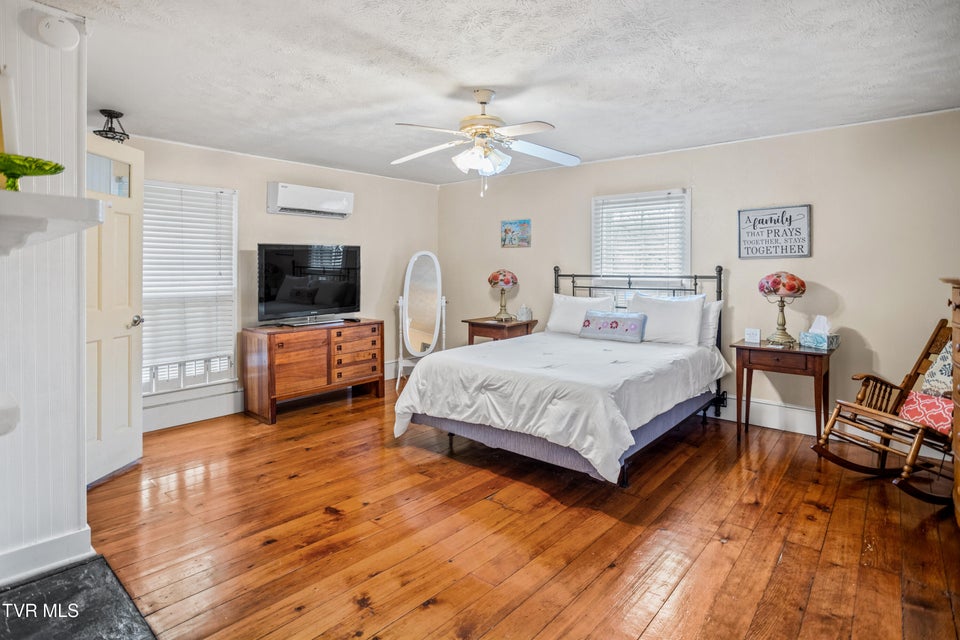 Photo #44: 21786 Monroe Road