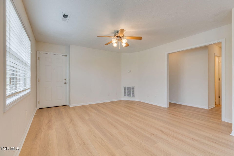 Photo #7: 508 Pilgrim Court