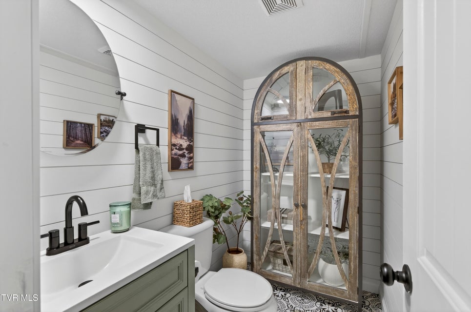 Photo #25: 483 Trotters Lane