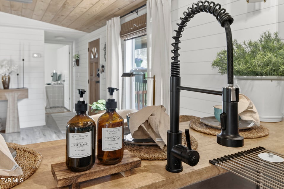 Photo #11: 483 Trotters Lane