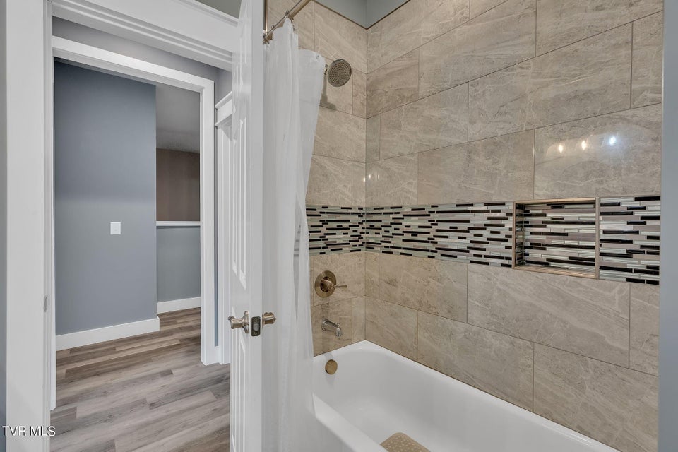 Photo #25: 283 Old Island Trail