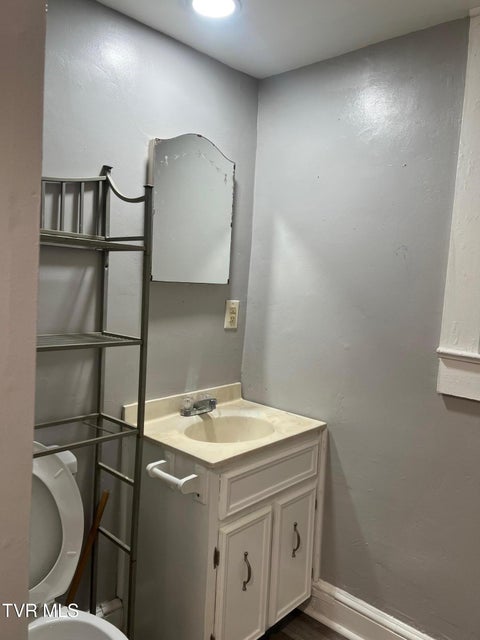 Photo #15: 615 Buckner Street