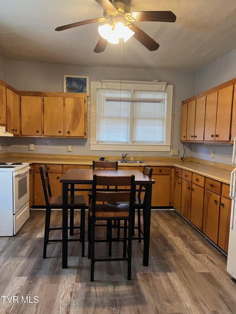 Photo #3: 615 Buckner Street