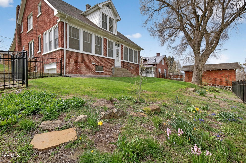 Photo #47: 415 Main Street