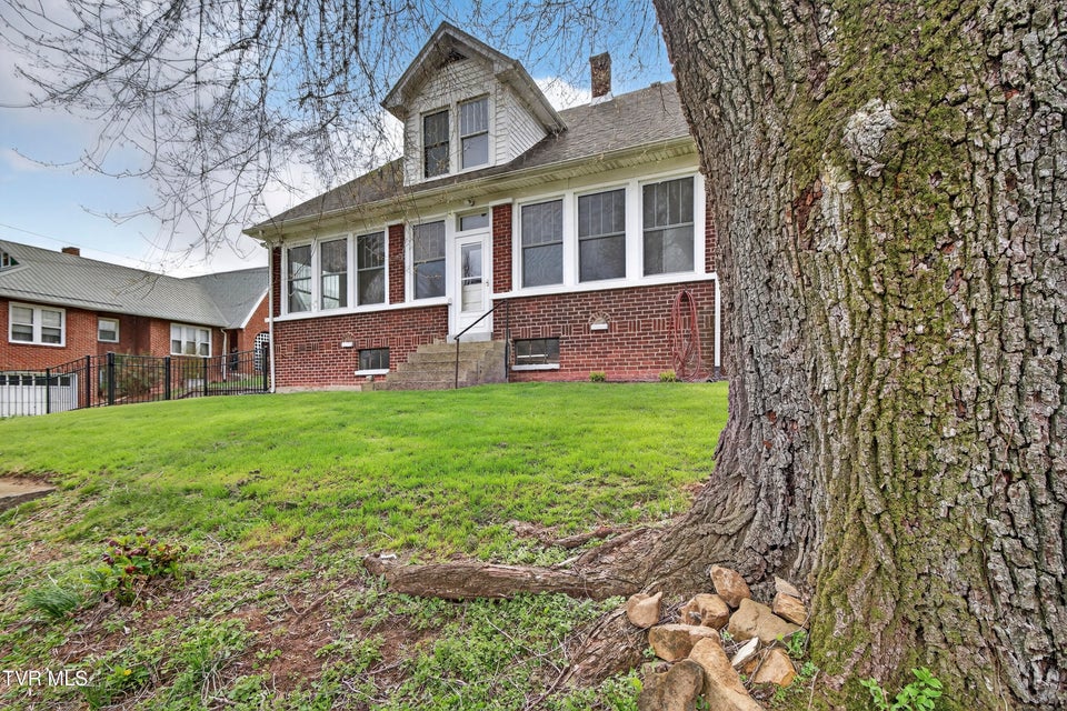 Photo #48: 415 Main Street