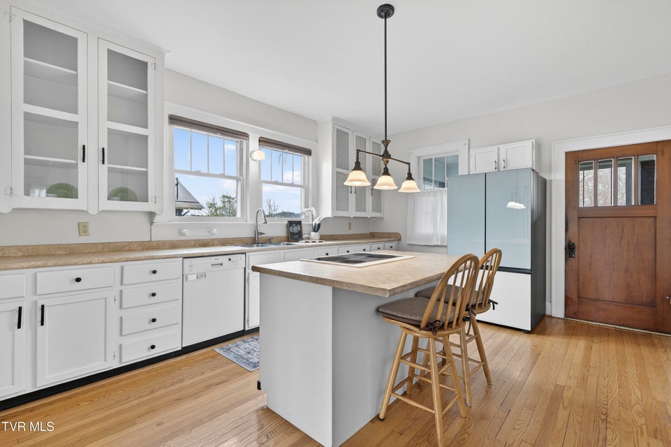 Photo #16: 415 Main Street