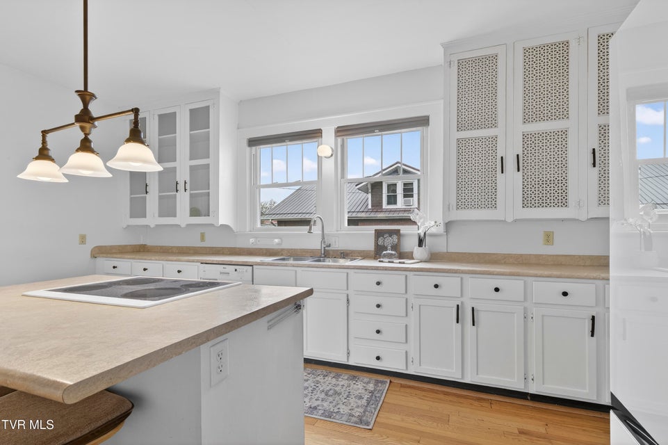 Photo #17: 415 Main Street