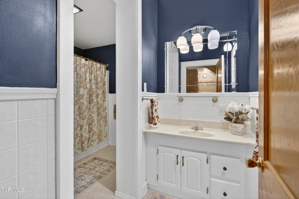 Photo #23: 415 Main Street