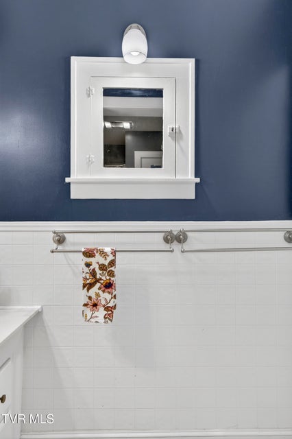 Photo #25: 415 Main Street