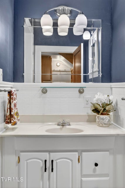 Photo #26: 415 Main Street