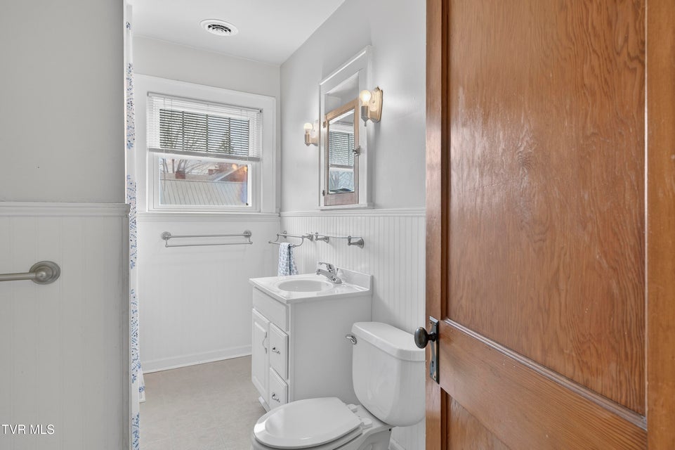 Photo #40: 415 Main Street