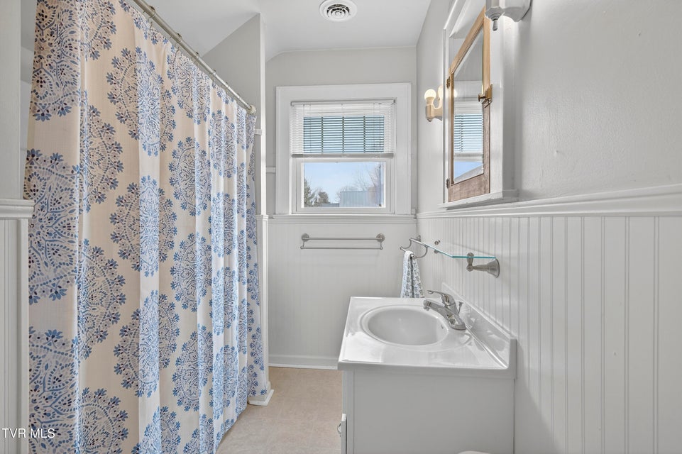 Photo #39: 415 Main Street