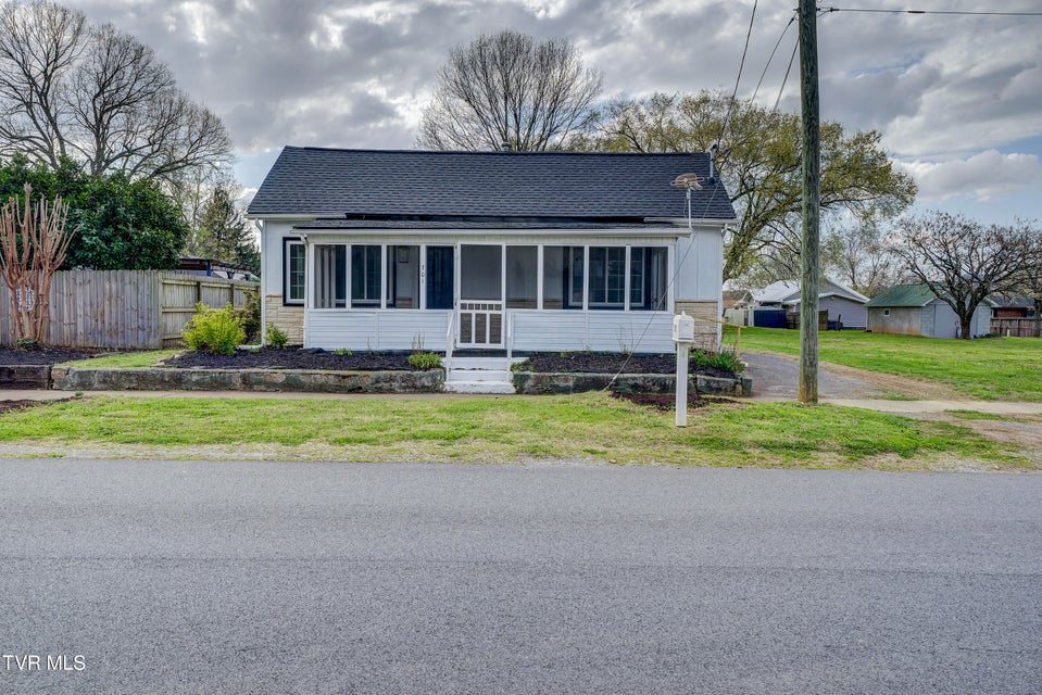 Photo #34: 701 Roan Street