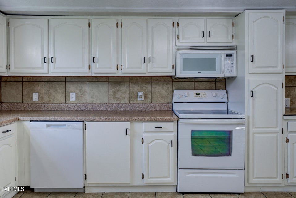 Photo #11: 701 Roan Street