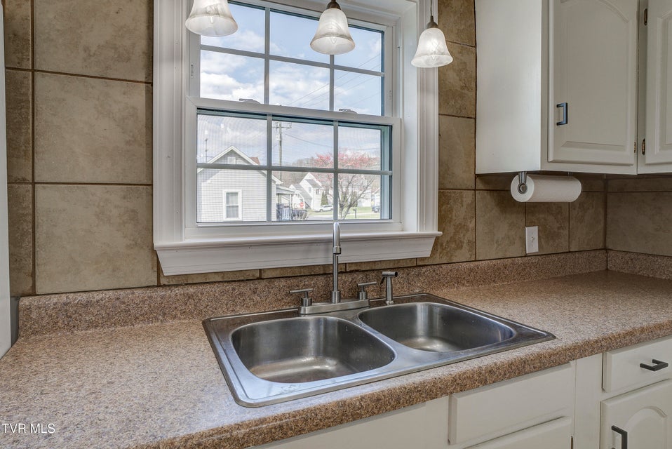 Photo #14: 701 Roan Street