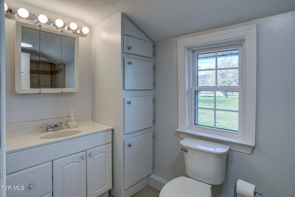 Photo #25: 701 Roan Street