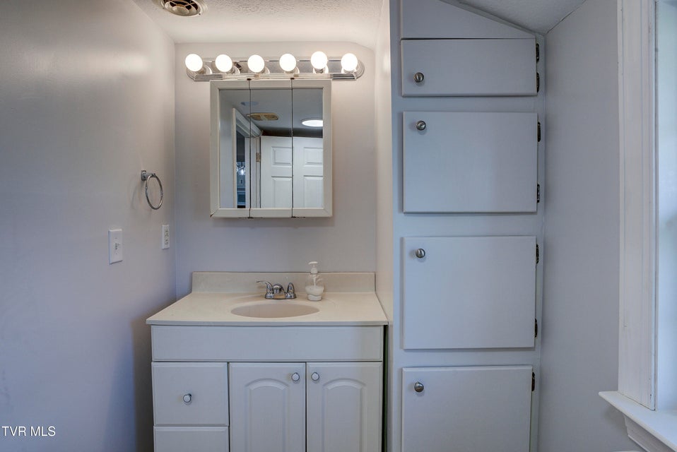 Photo #26: 701 Roan Street