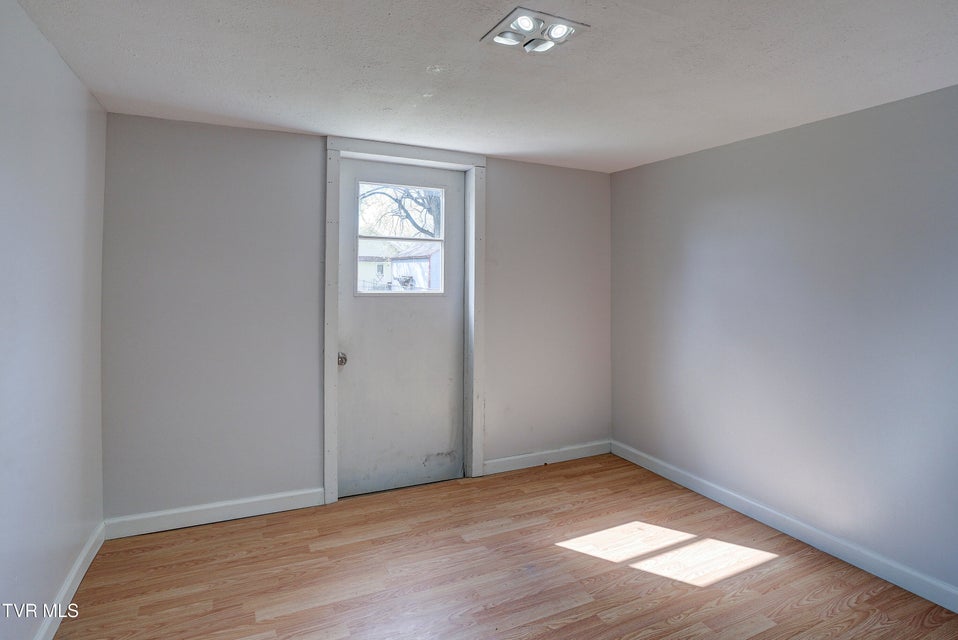 Photo #23: 701 Roan Street