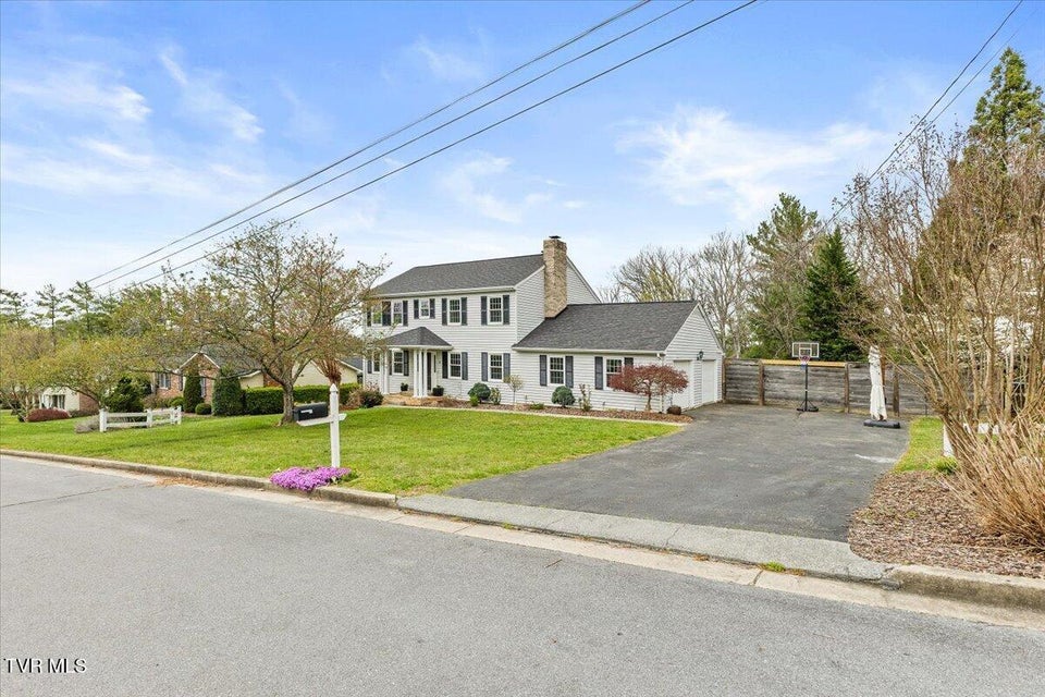 Photo #2: 8 Parwood Court