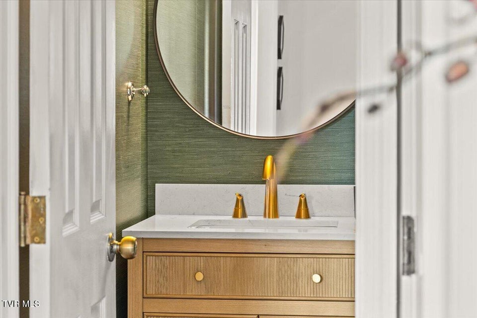 Photo #7: 8 Parwood Court