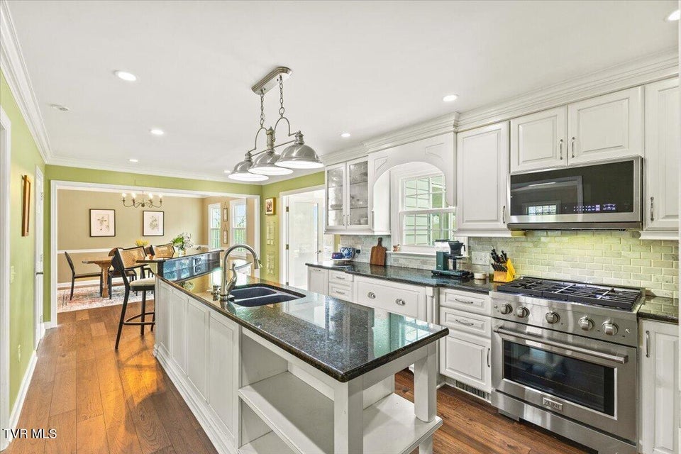 Photo #17: 8 Parwood Court