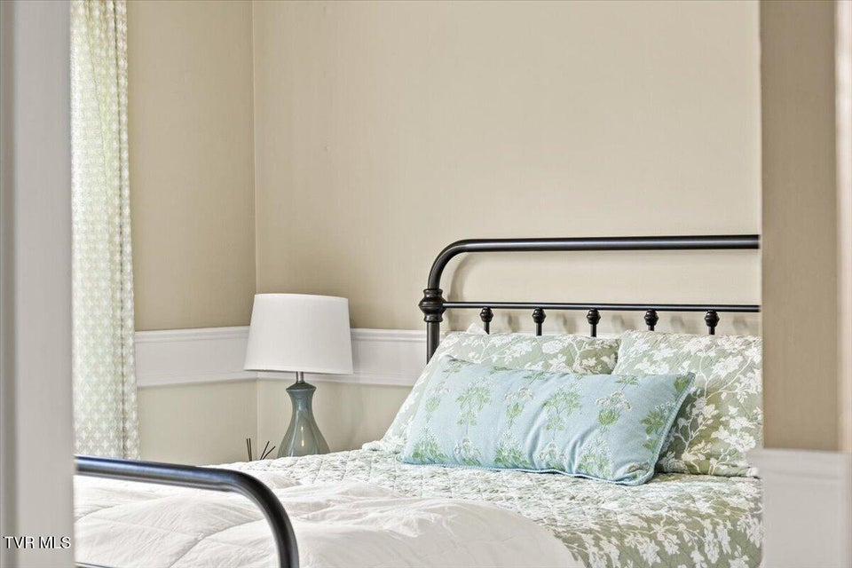 Photo #33: 8 Parwood Court