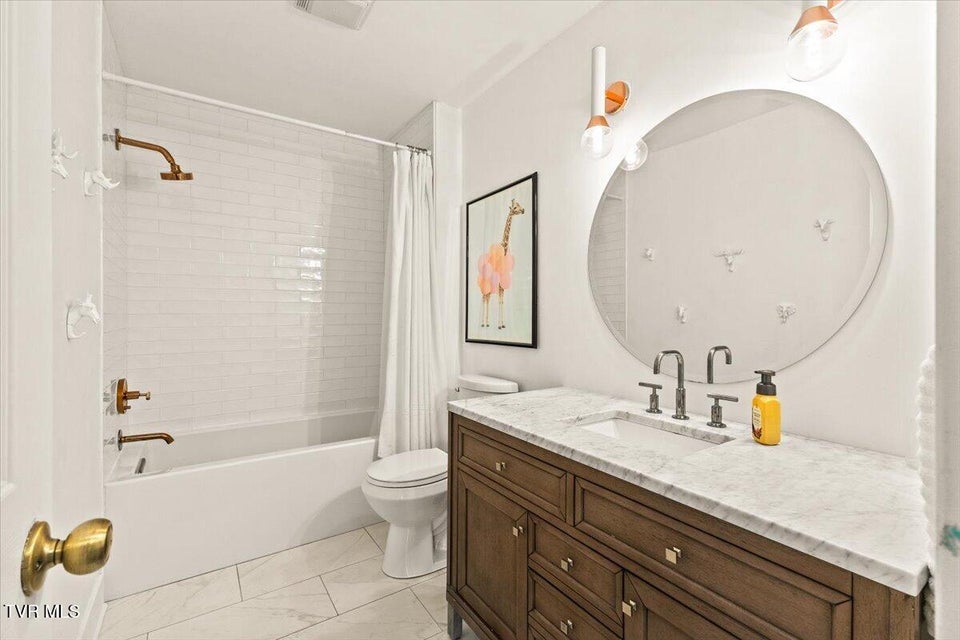 Photo #38: 8 Parwood Court