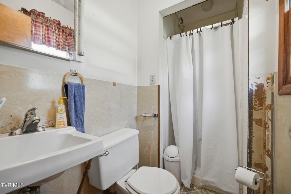 Photo #22: 805 Rock Creek Road