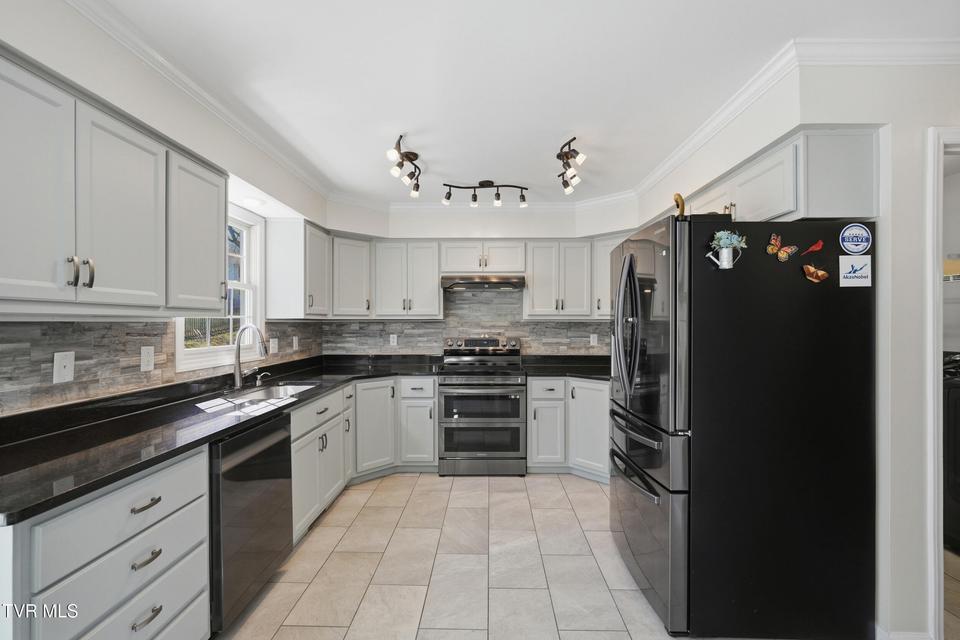 Photo #15: 124 Lazy Lane