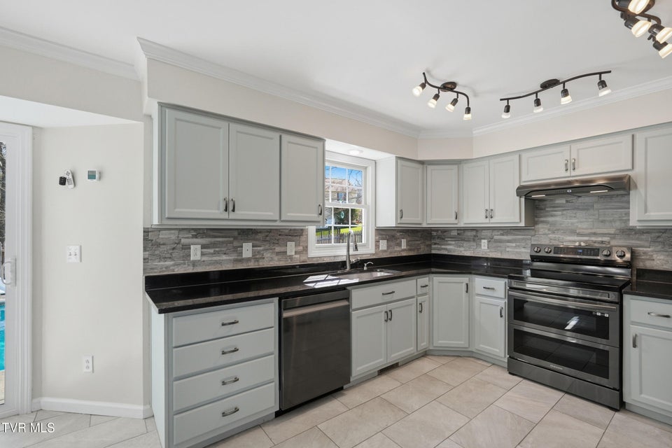 Photo #16: 124 Lazy Lane