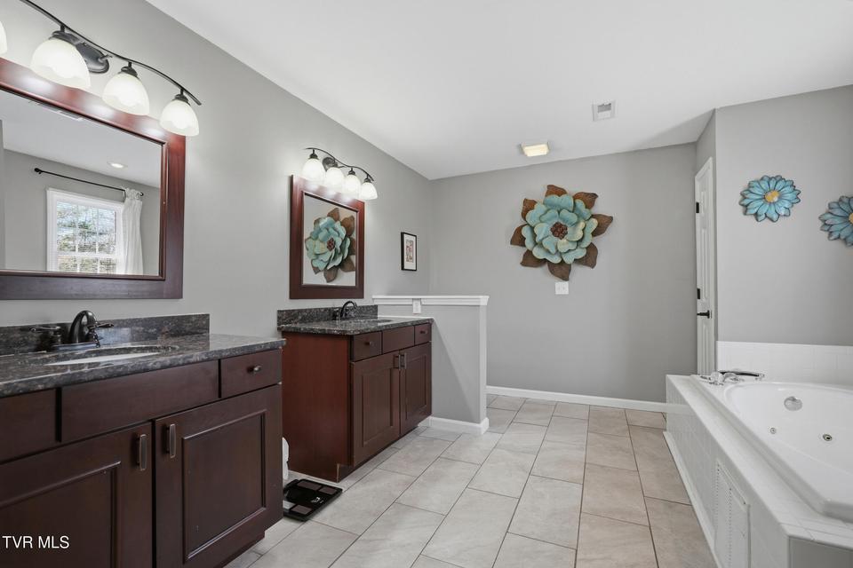 Photo #30: 124 Lazy Lane