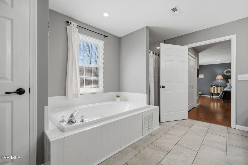 Photo #31: 124 Lazy Lane