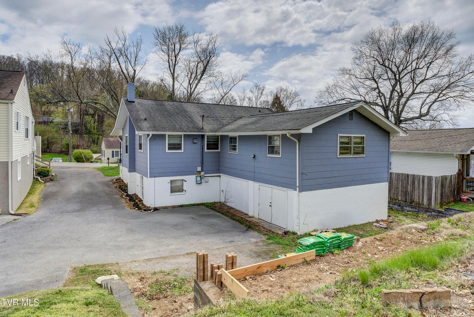 Photo #5: 307 Walker Street