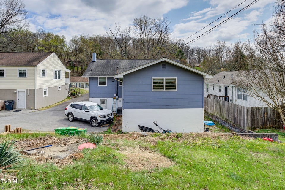 Photo #6: 307 Walker Street