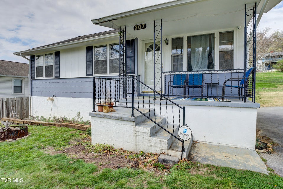 Photo #4: 307 Walker Street