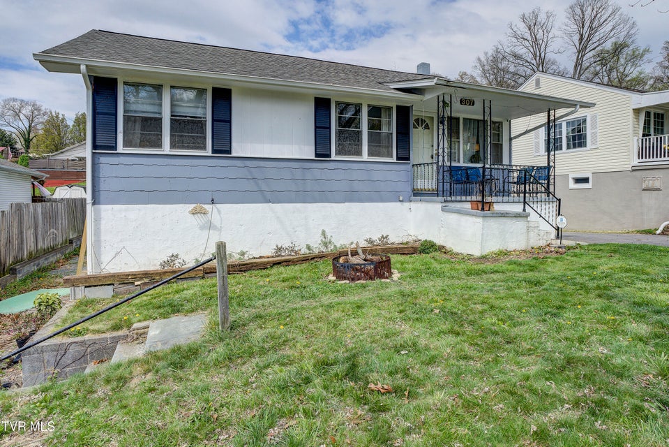 Photo #3: 307 Walker Street