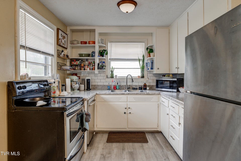 Photo #14: 307 Walker Street